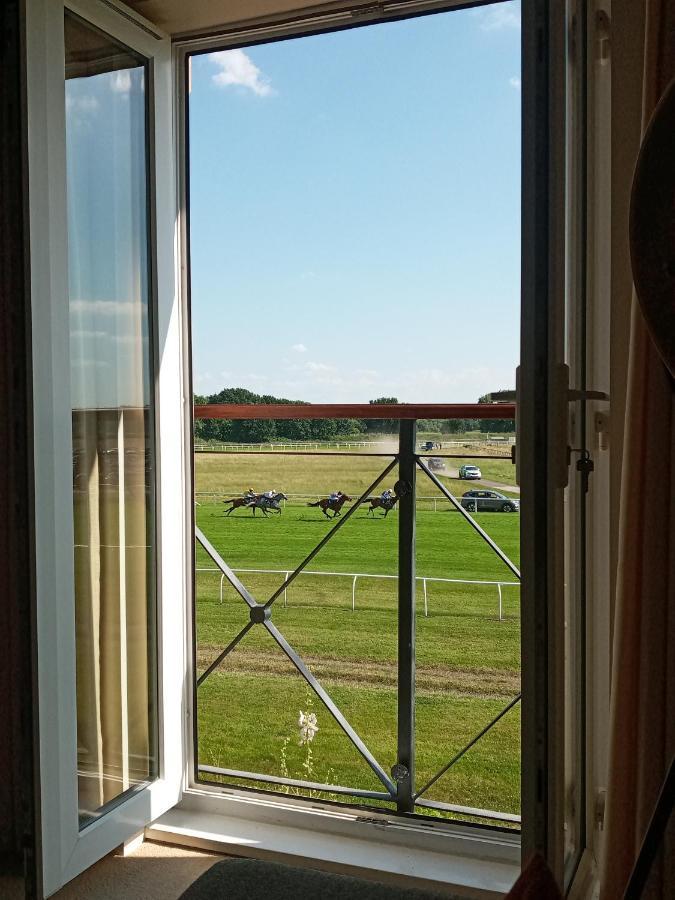 Holiday home 47 Wetherby Way, 3 Bedrooms, Sleeps 6, Easy Walk To Town, Parking, Self Catering, Great View